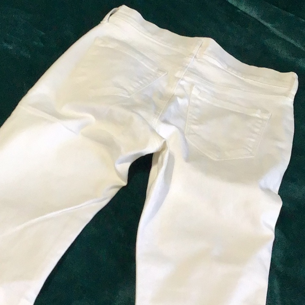 Old Navy White Jeans for Casual Elegance - Picture 5 of 5